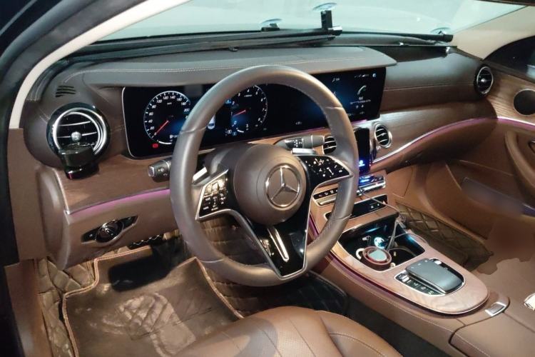 Used Mercedes-Benz E-Class 2023 Updated E 300 L Fashion Edition Center Console