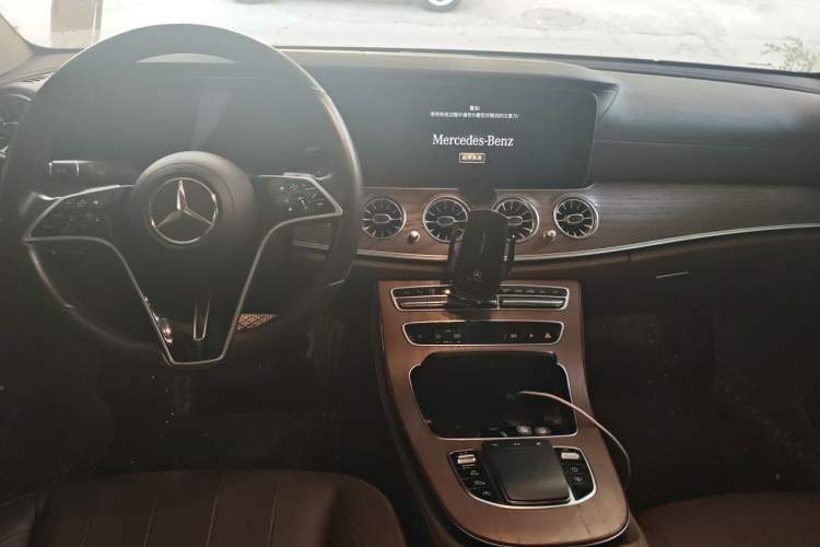 Used Mercedes-Benz E-Class 2023 Updated E 300 L Luxury Edition Center Console