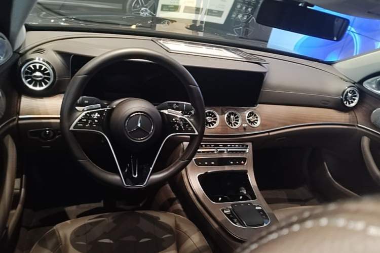 Used Mercedes-Benz E-Class 2023 Updated E 300 L Luxury Edition Center Console