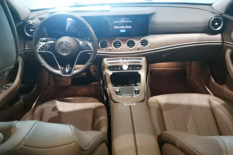 Used Mercedes-Benz E-Class 2023 E 300 L Sport Luxury Edition Center Console