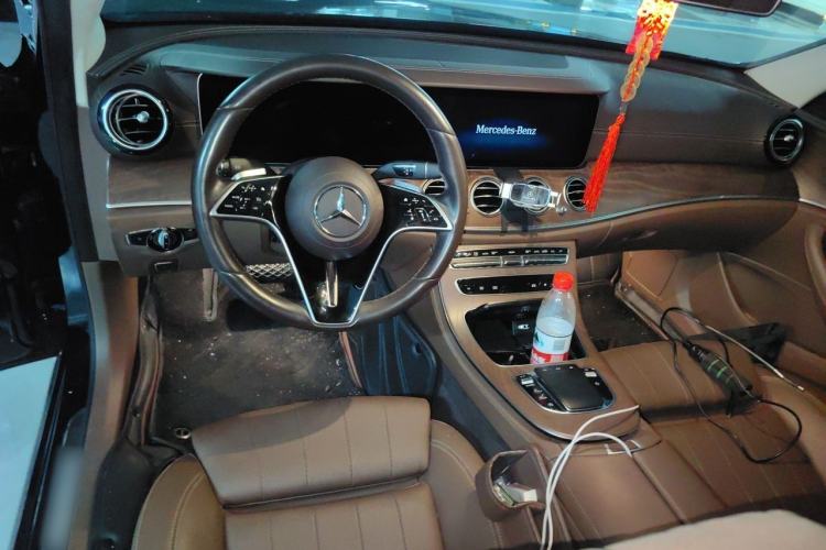 Used Mercedes-Benz E-Class 2023 E 260 L Center Console