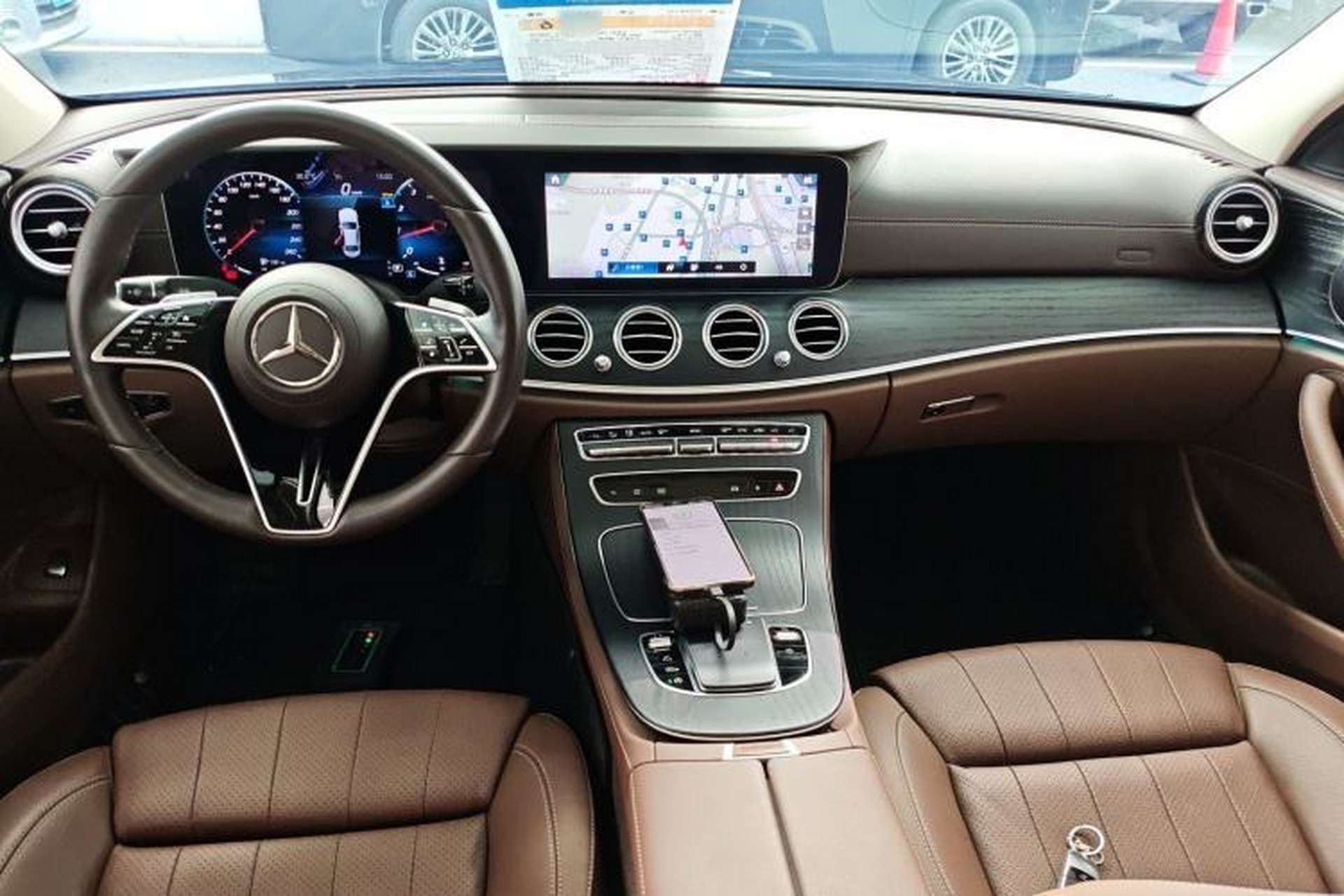 Used Mercedes-Benz E-Class 2023 E 260 L Center Console