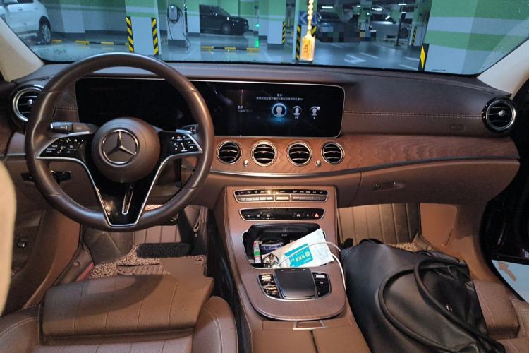Used Mercedes-Benz E-Class 2023 Facelift E 260 L Center Console