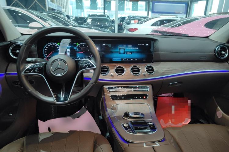 Used Mercedes-Benz E-Class 2023 Updated E 300 L Fashion Edition Center Console