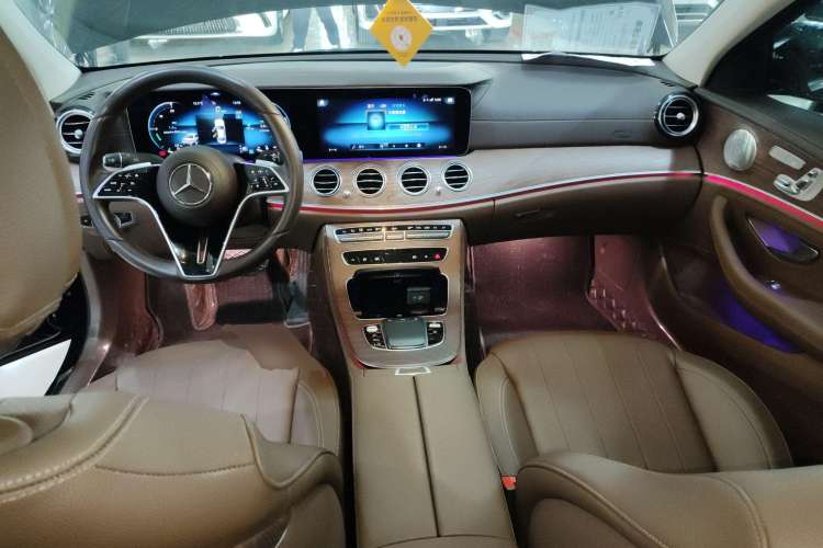 Used Mercedes-Benz E-Class 2023 Updated E 300 L Fashion Edition Center Console