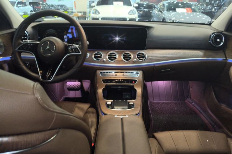 Used Mercedes-Benz E-Class 2023 Facelift E 260 L Center Console