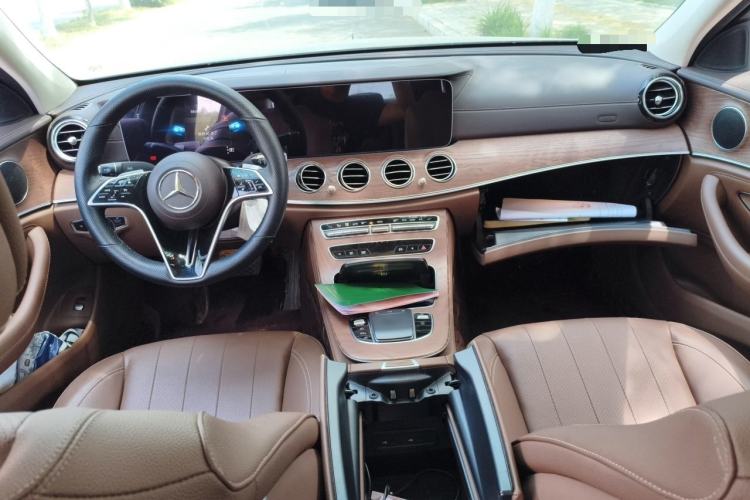 Used Mercedes-Benz E-Class 2023 Updated E 300 L Fashion Edition Center Console