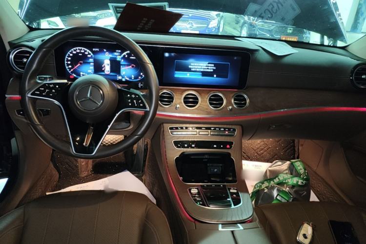 Used Mercedes-Benz E-Class 2023 Updated E 300 L Fashion Edition Center Console