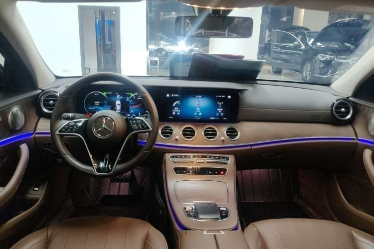 Used Mercedes-Benz E-Class 2023 Updated E 300 L Luxury Edition Center Console