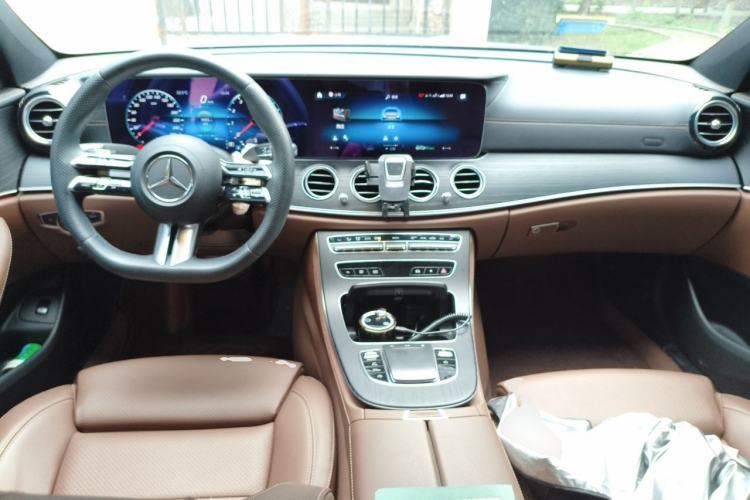 Used Mercedes-Benz E-Class 2023 E 260 L Sport Edition Center Console