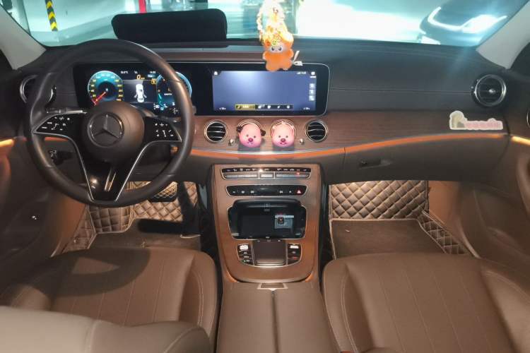 Used Mercedes-Benz E-Class 2023 Updated E 300 L Fashion Edition Center Console