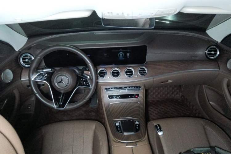 Used Mercedes-Benz E-Class 2023 E 300 L Luxury Model Center Console