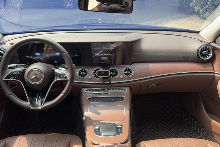 Used Mercedes-Benz E-Class 2023 Updated E 300 L Luxury Edition Center Console