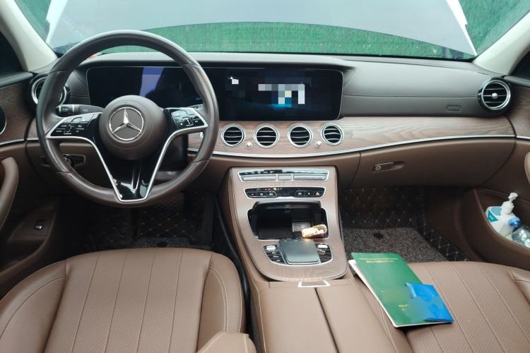 Used Mercedes-Benz E-Class 2023 Updated E 300 L Fashion Edition Center Console