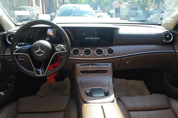 Used Mercedes-Benz E-Class 2023 Facelift E 260 L Center Console