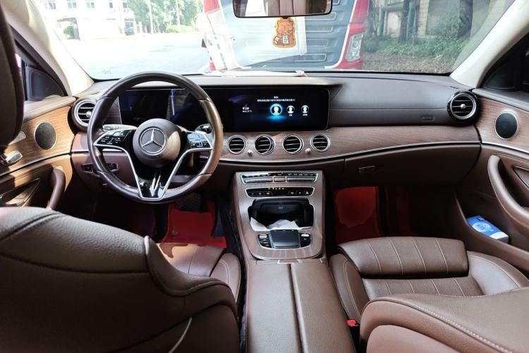 Used Mercedes-Benz E-Class 2023 E 260 L Center Console