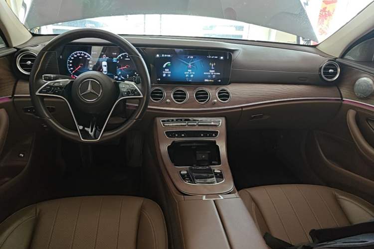 Used Mercedes-Benz E-Class 2023 E 300 L Stylish Model Center Console