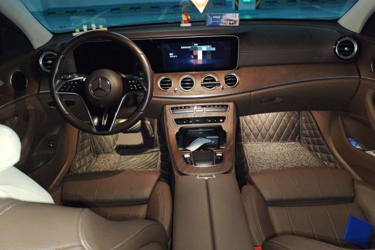 Used Mercedes-Benz E-Class 2023 Facelift E 260 L Center Console