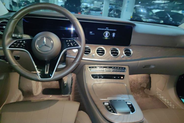 Used Mercedes-Benz E-Class 2023 E 260 L Center Console