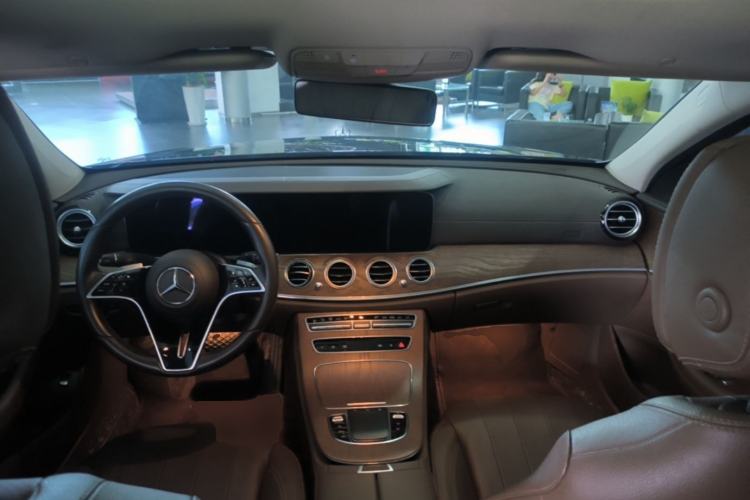 Used Mercedes-Benz E-Class 2023 E 300 L Luxury Model Center Console