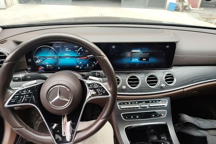Used Mercedes-Benz E-Class 2023 E 260 L Center Console