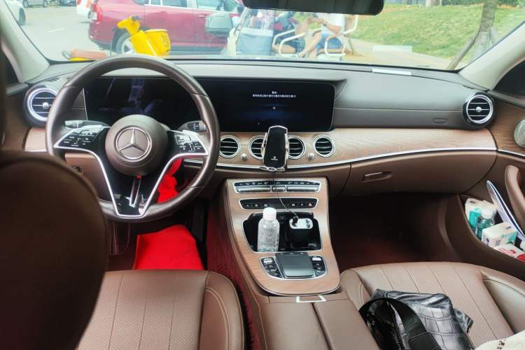 Used Mercedes-Benz E-Class 2023 Updated E 300 L Luxury Edition Center Console