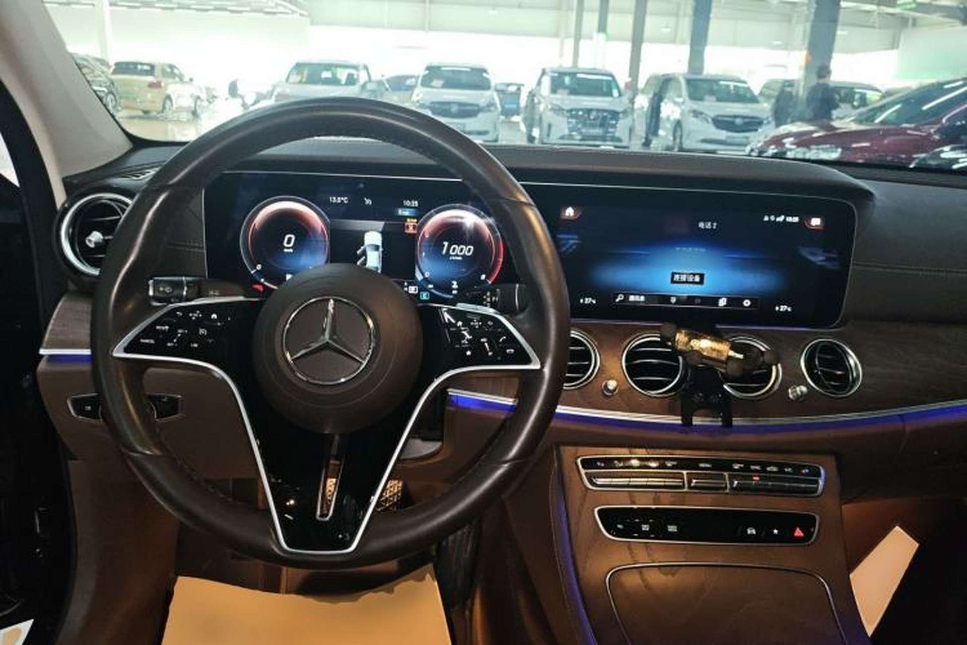 Used Mercedes-Benz E-Class 2023 E 260 L Center Console