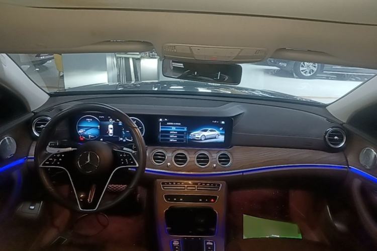 Used Mercedes-Benz E-Class 2023 Updated E 300 L Luxury Edition Center Console