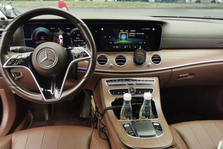 Used Mercedes-Benz E-Class 2023 Updated E 300 L Fashion Edition Center Console