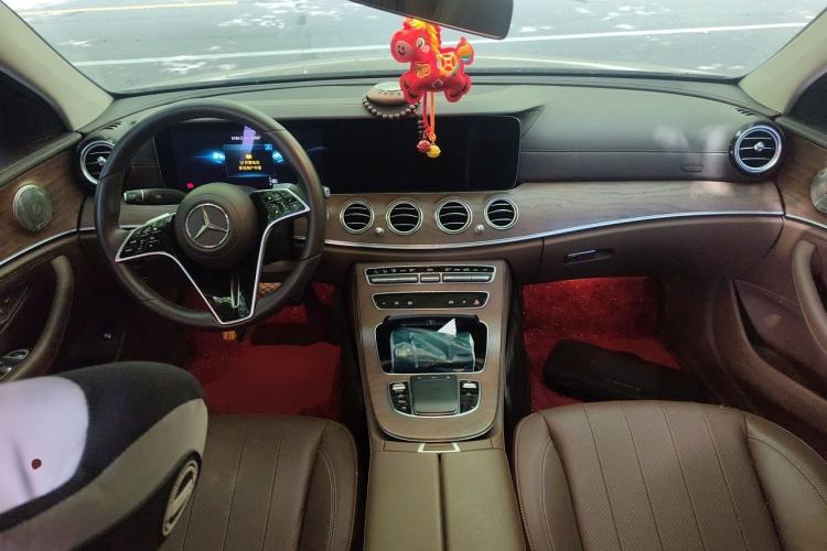Used Mercedes-Benz E-Class 2023 E 300 L Stylish Model Center Console