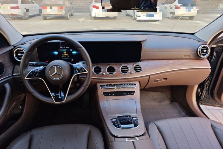 Used Mercedes-Benz E-Class 2023 Updated E 300 L Fashion Edition Center Console