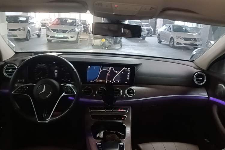Used Mercedes-Benz E-Class 2023 E 260 L Center Console