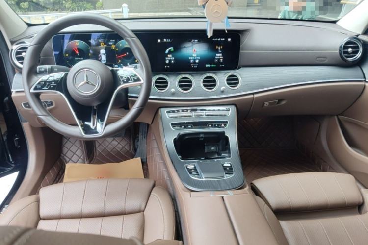 Used Mercedes-Benz E-Class 2023 Facelift E 260 L Center Console