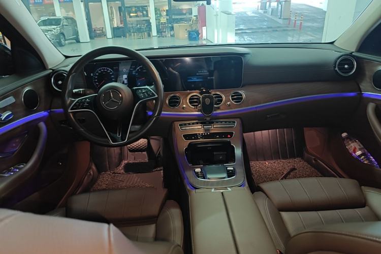 Used Mercedes-Benz E-Class 2023 E 260 L Center Console