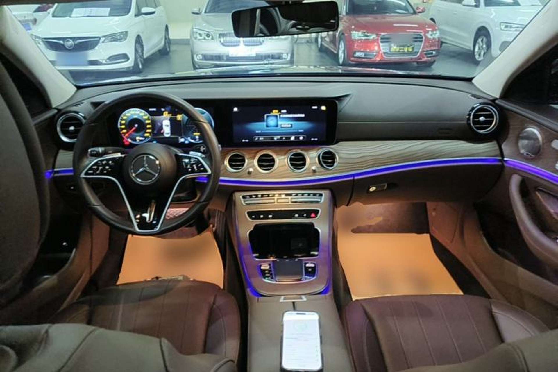 Used Mercedes-Benz E-Class 2023 Updated E 300 L Fashion Edition Center Console
