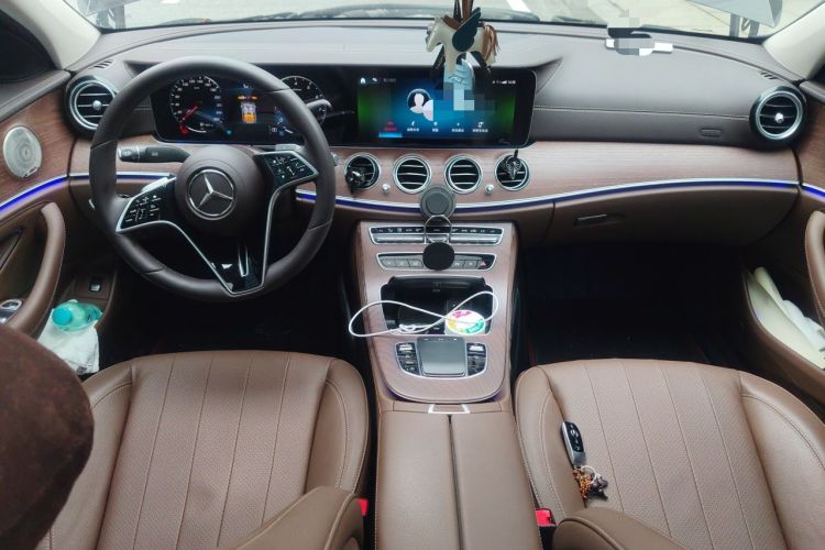Used Mercedes-Benz E-Class 2023 Updated E 300 L Fashion Edition Center Console
