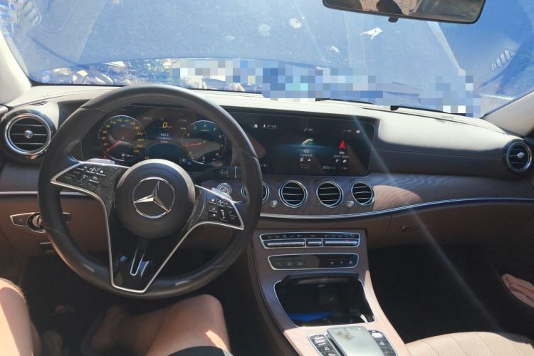 Used Mercedes-Benz E-Class 2023 Facelift E 260 L Center Console
