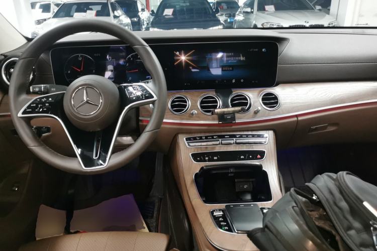 Used Mercedes-Benz E-Class 2023 Facelift E 260 L Center Console