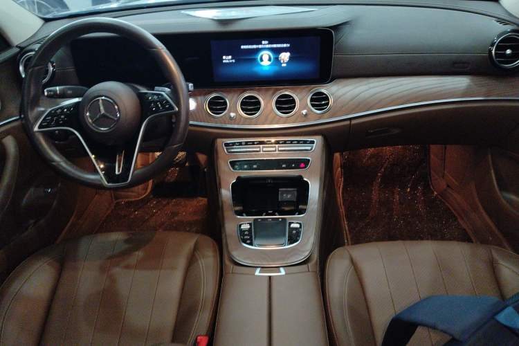 Used Mercedes-Benz E-Class 2023 Updated E 300 L Fashion Edition Center Console