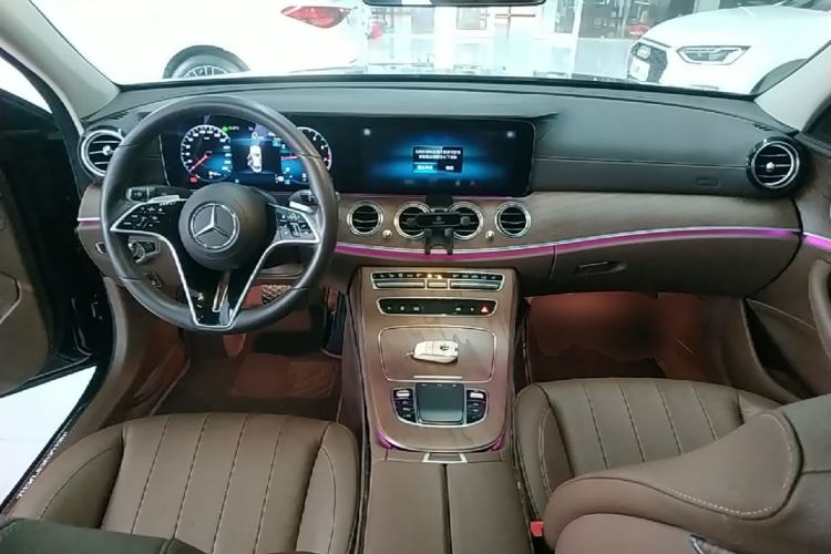 Used Mercedes-Benz E-Class 2023 Updated E 300 L Luxury Edition Center Console