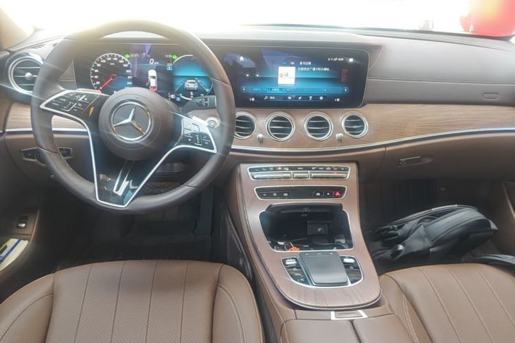 Used Mercedes-Benz E-Class 2023 Updated E 300 L Fashion Edition Center Console