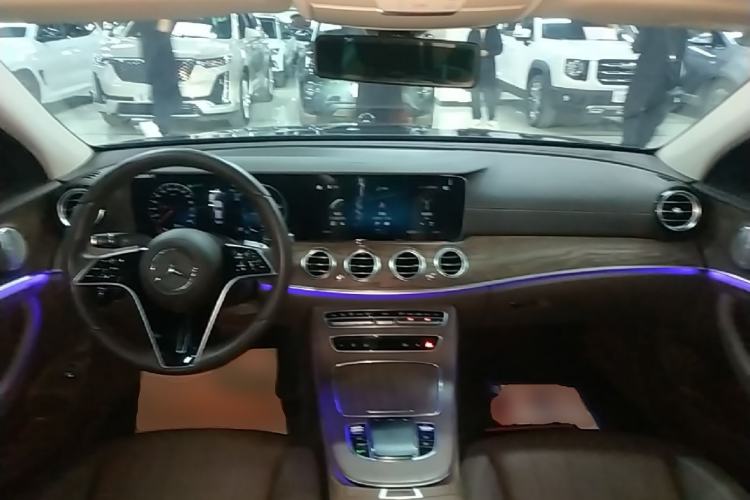 Used Mercedes-Benz E-Class 2023 Updated E 300 L Luxury Edition Center Console