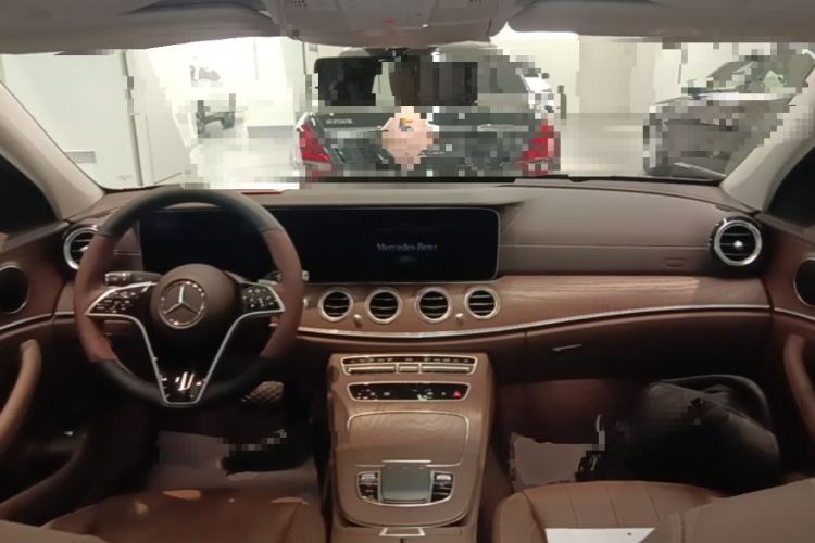 Used Mercedes-Benz E-Class 2023 Updated E 300 L Fashion Edition Center Console