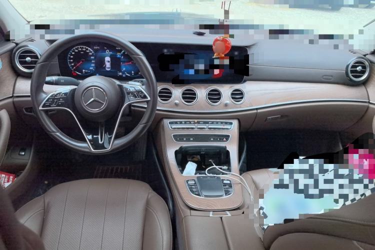 Used Mercedes-Benz E-Class 2023 Updated E 300 L Fashion Edition Center Console