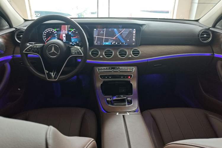 Used Mercedes-Benz E-Class 2023 E 300 L Stylish Model Center Console