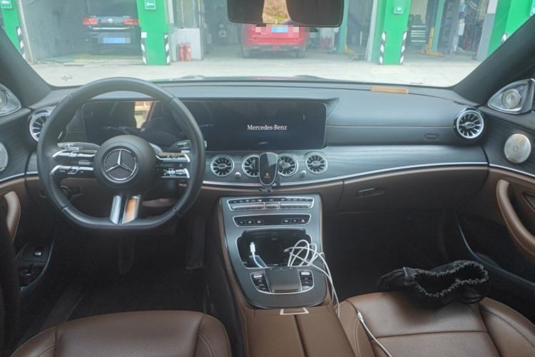 Used Mercedes-Benz E-Class 2023 Restyled E 300 L Sport Luxury Edition Center Console