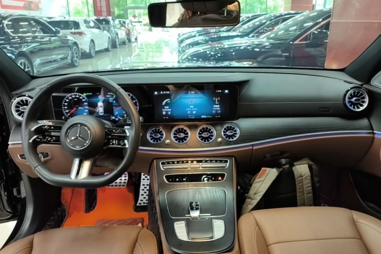 Used Mercedes-Benz E-Class 2023 Restyled E 300 L Sport Luxury Edition Center Console