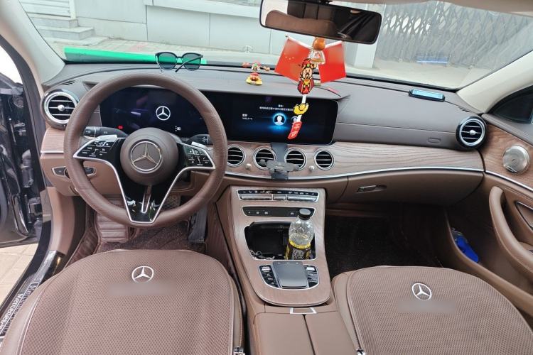 Used Mercedes-Benz E-Class 2023 Updated E 300 L Fashion Edition Center Console