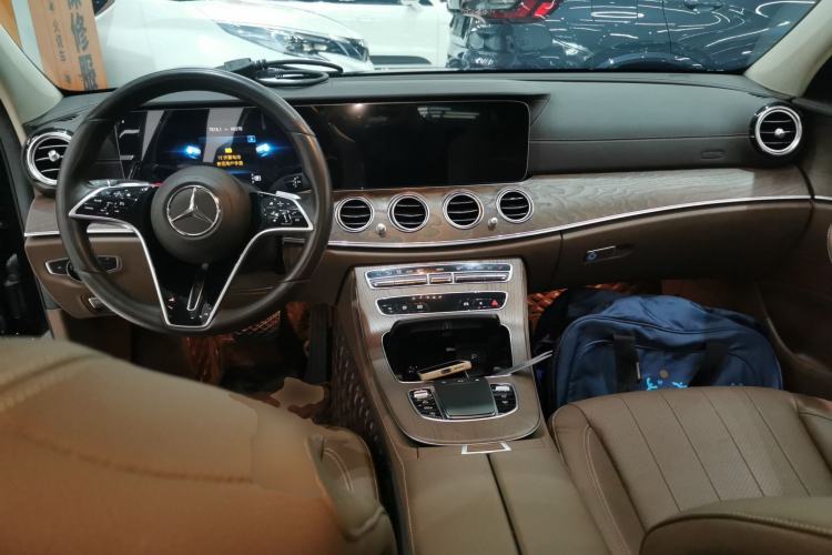 Used Mercedes-Benz E-Class 2023 E 300 L Luxury Model Center Console