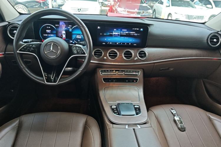 Used Mercedes-Benz E-Class 2023 Updated E 300 L Luxury Edition Center Console